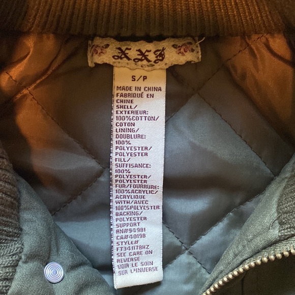 Small Green Vest - Picture 4 of 7